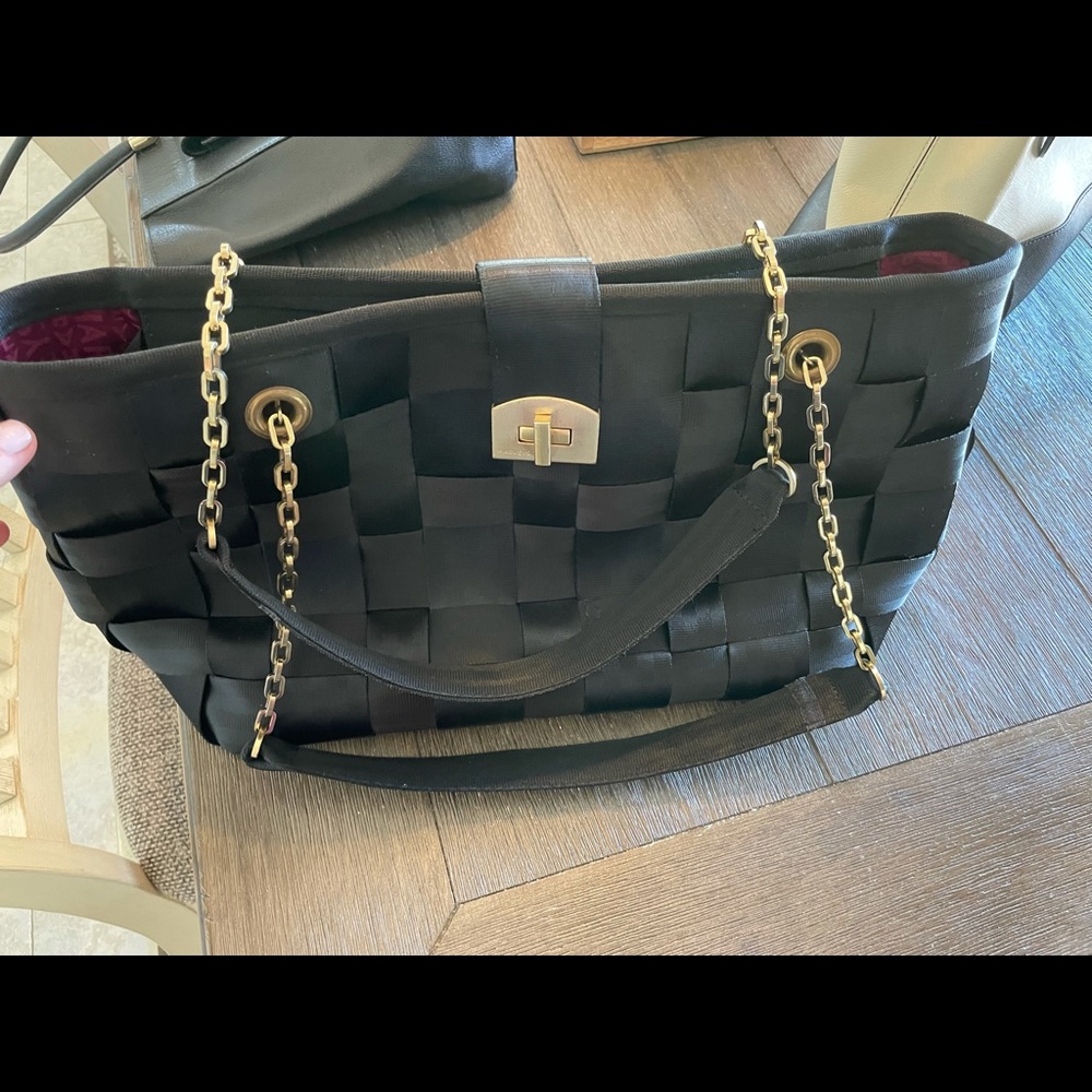 Harvey’s seatbelt bag